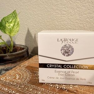 La Rouge Pierre Essence of Pearl Day Cream - White